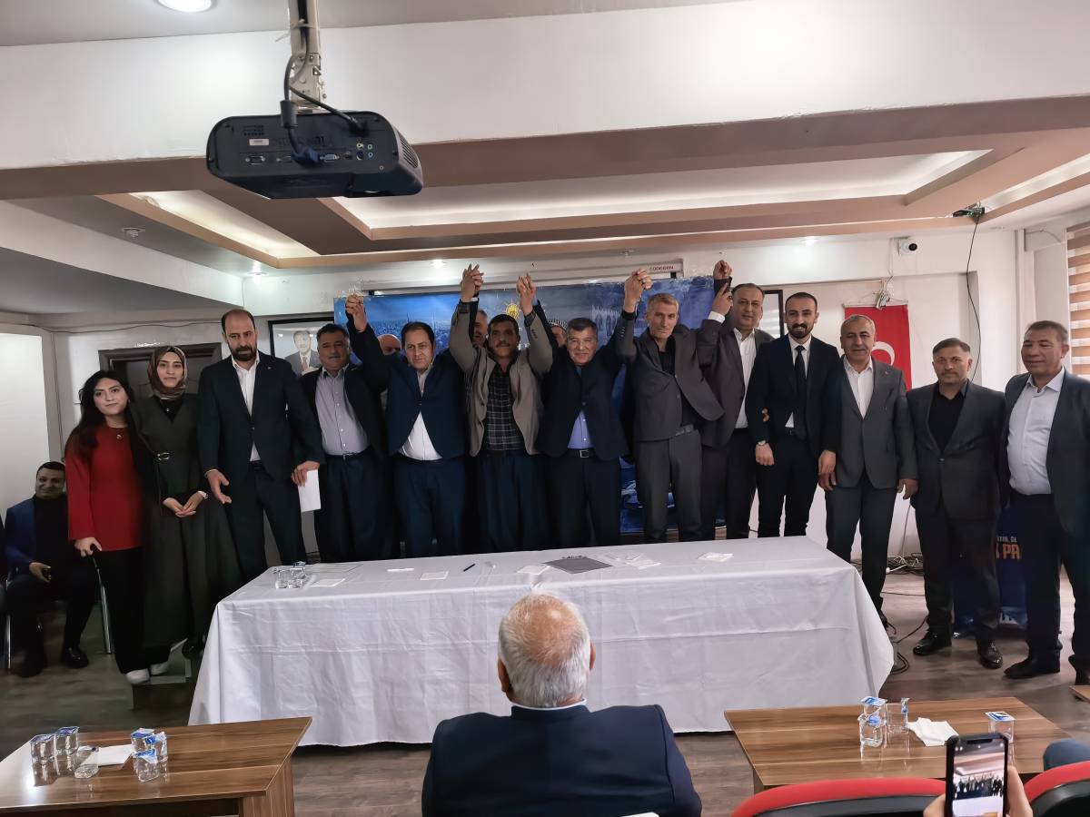 AK Parti’ye Katılımlar Sürüyor