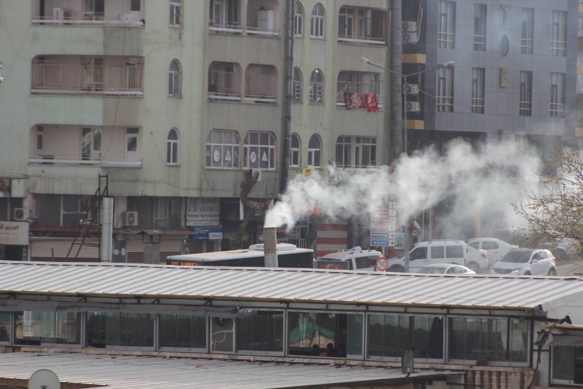 Lokanta Bacasından Yoğun Duman Vatandaşı Rahatsız Ediyor