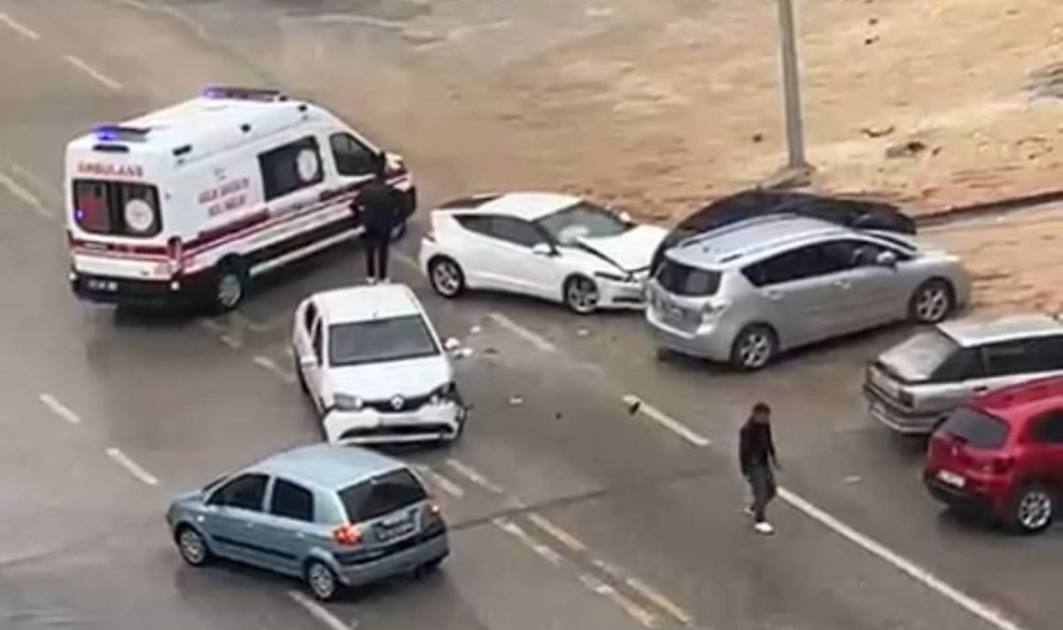 Urfa’da İki Araç Çarpıştı!