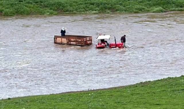 Şanlıurfa’da Traktörde Mahsur Kalan 4 Kişi Kurtarıldı
