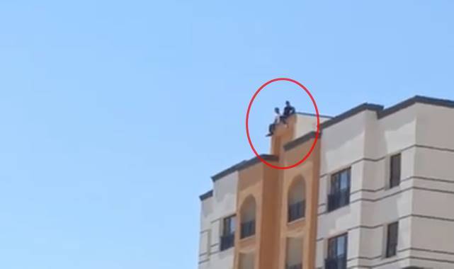 Şanlıurfa’da İntihar Girişimi: 2 İşçi Çatıya Çıktı