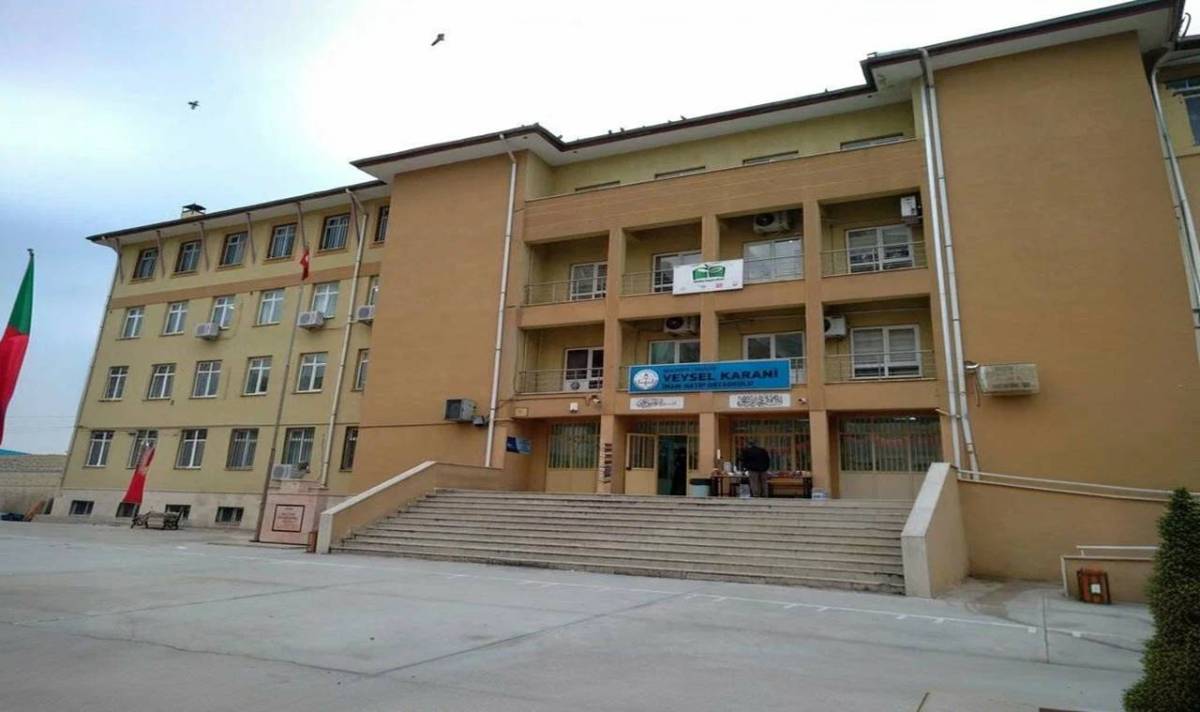 Urfa’da Öğrencilerden Emniyet Personeline Anlamlı Jest