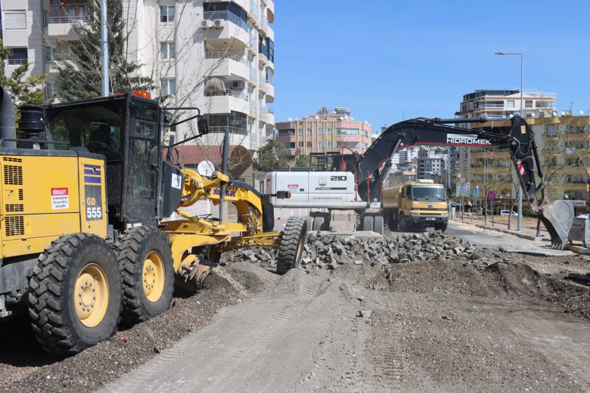 Mustafa Direkli Caddesi Sıcak Asfalt İle Yenileniyor
