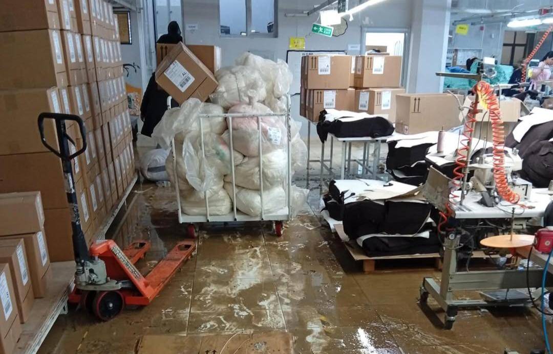 Birecik’te Sağanak Yağış: Tekstil Fabrikasını Su Bastı