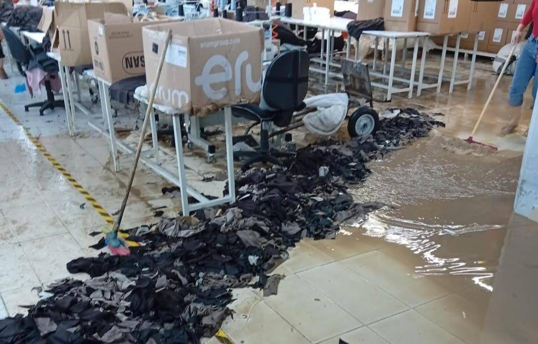 Birecik’te Sağanak Yağış: Tekstil Fabrikasını Su Bastı