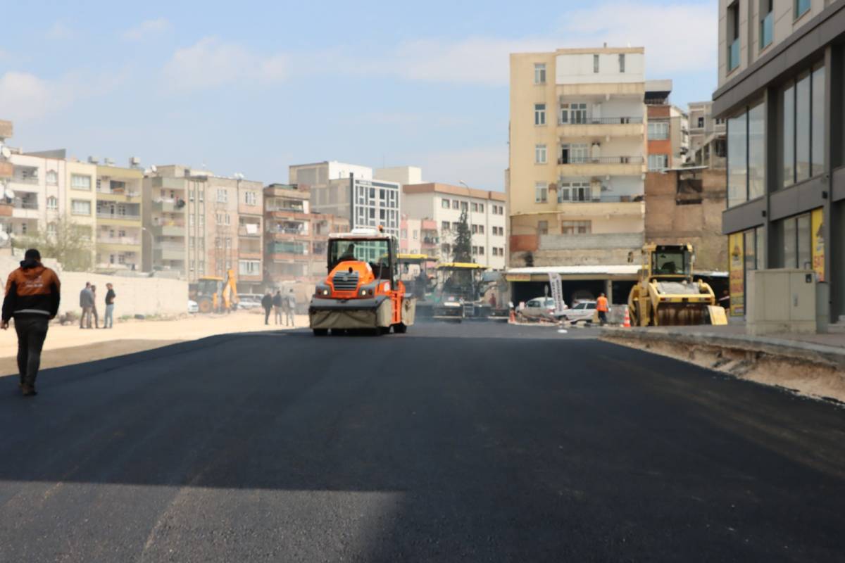 Urfa’da Yol Projesinde Asfalt Çalışmaları Başladı