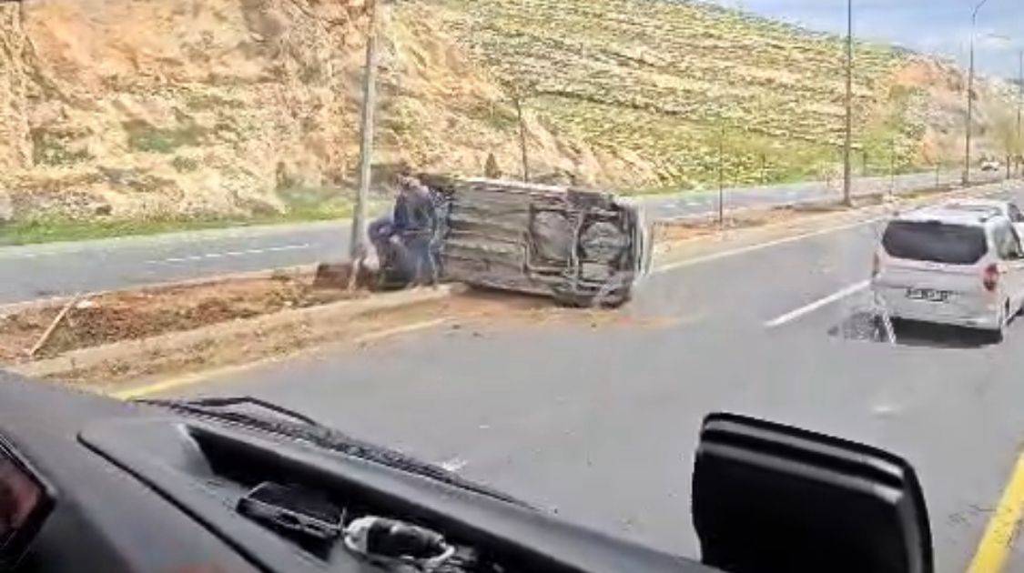 Şanlıurfa’da Korkutan Kaza: Araç Takla Attı