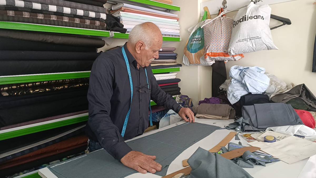 50 Yıllık Terzi Aziz Demir Anlattı: “Ben Okul Dedim, Babam Pamuk Dedi”