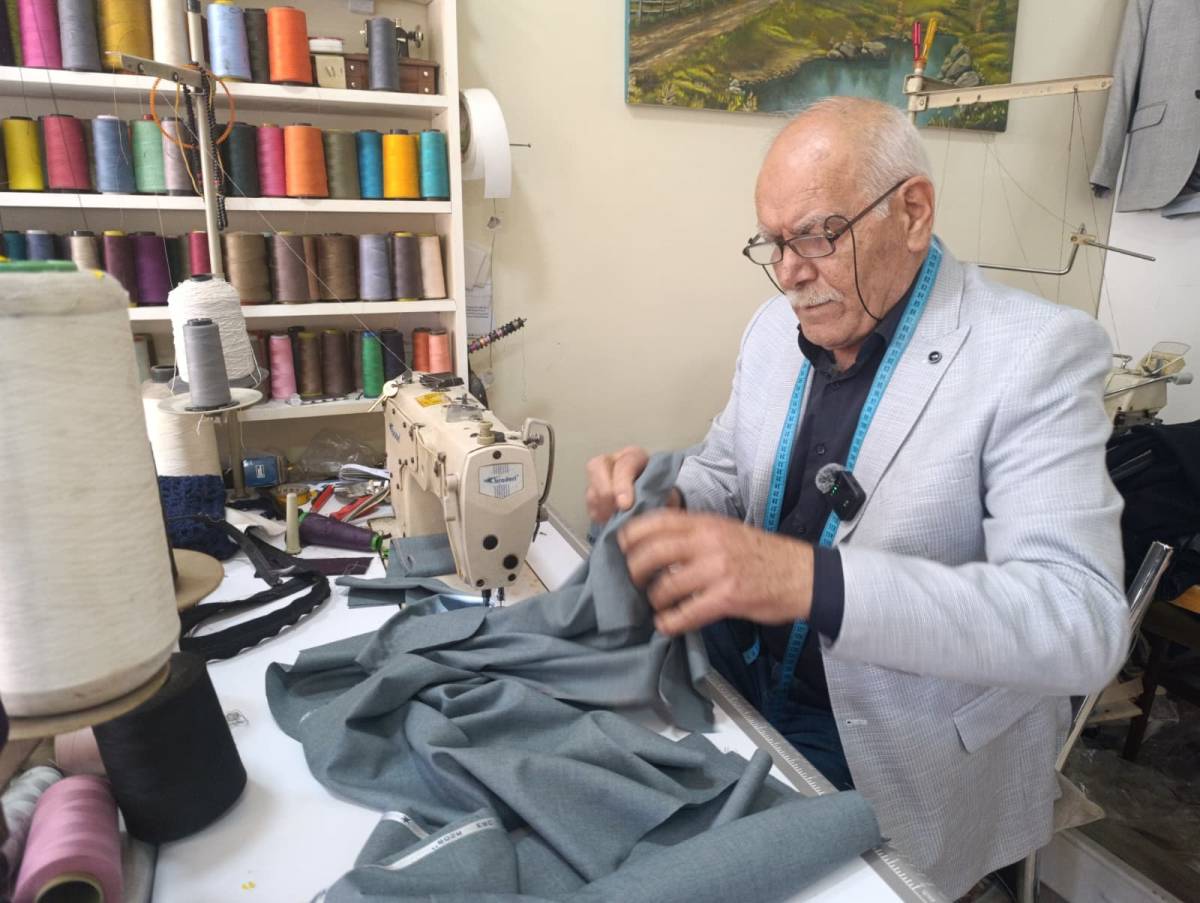 50 Yıllık Terzi Aziz Demir Anlattı: “Ben Okul Dedim, Babam Pamuk Dedi”