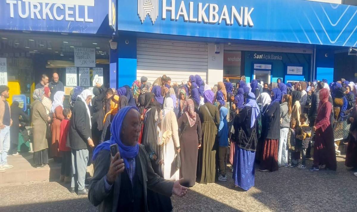 Şanlıurfa’da Halkbank Önündeki Kuyruklar Tepki Çekti