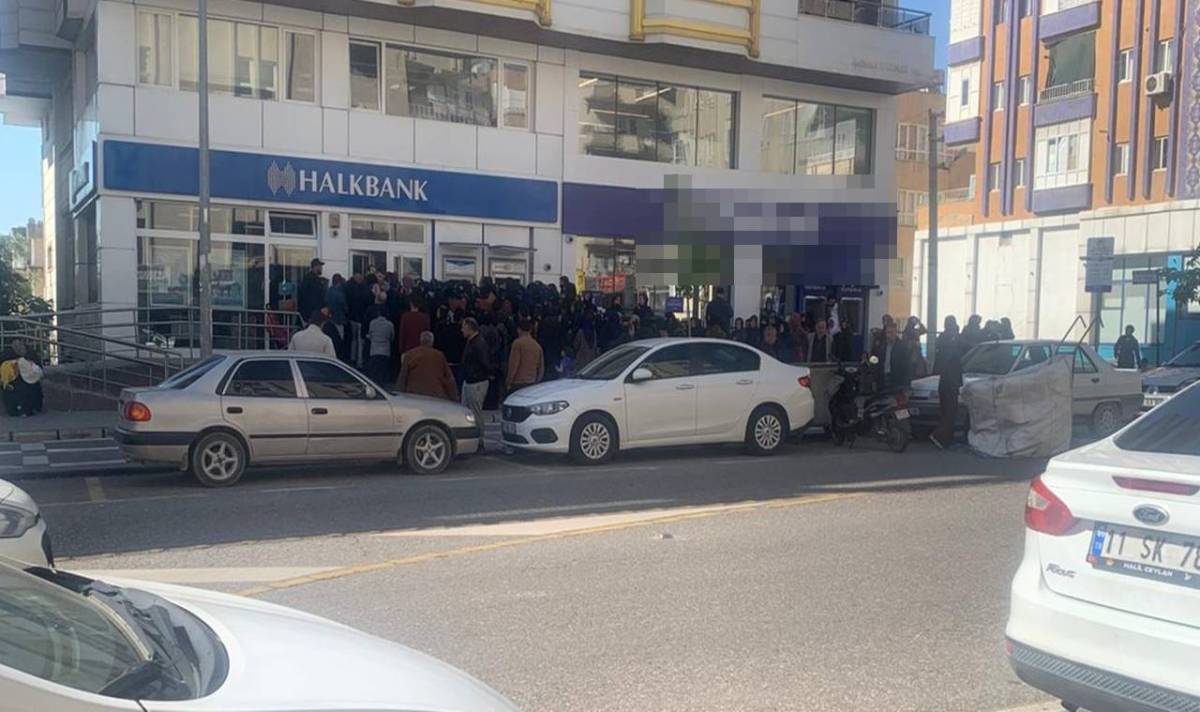 Şanlıurfa’da Halkbank Önündeki Kuyruklar Tepki Çekti