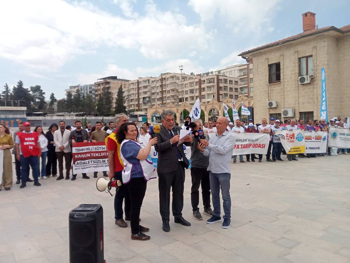 Urfa’da 1 Mayıs’ta Yüzlerce Kişi Topçu Meydanı’nda Buluştu