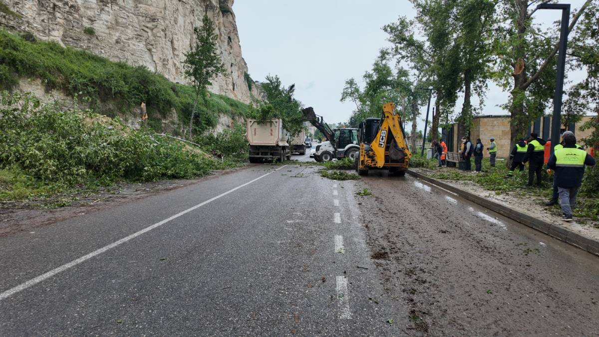 Büyükşehir, Birecik’te Afetin 3. Gününde de Sahada