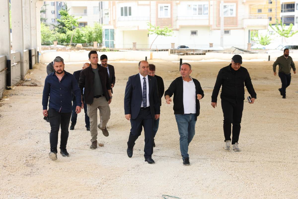 Başkan Nihat Çiftçi, Modern Semt Pazarı Çalışmalarını İnceledi