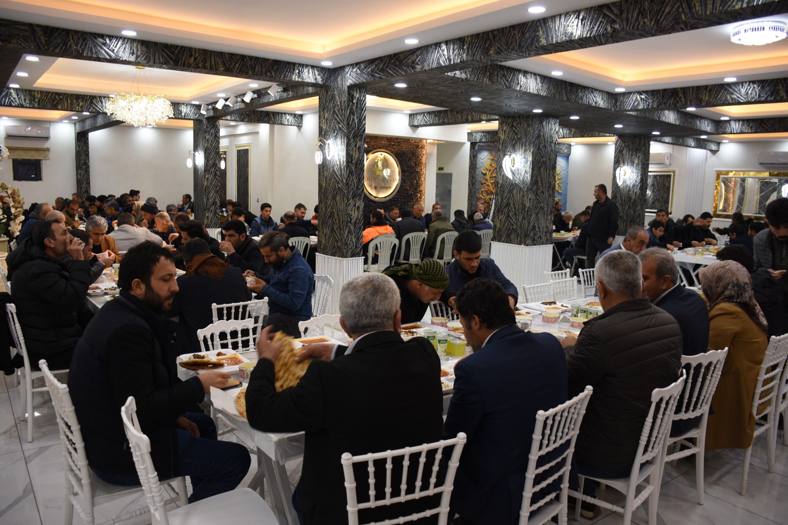 Eşbaşkan Paydaş ve Yeşil Belediye Personelini İftarda Ağırladı